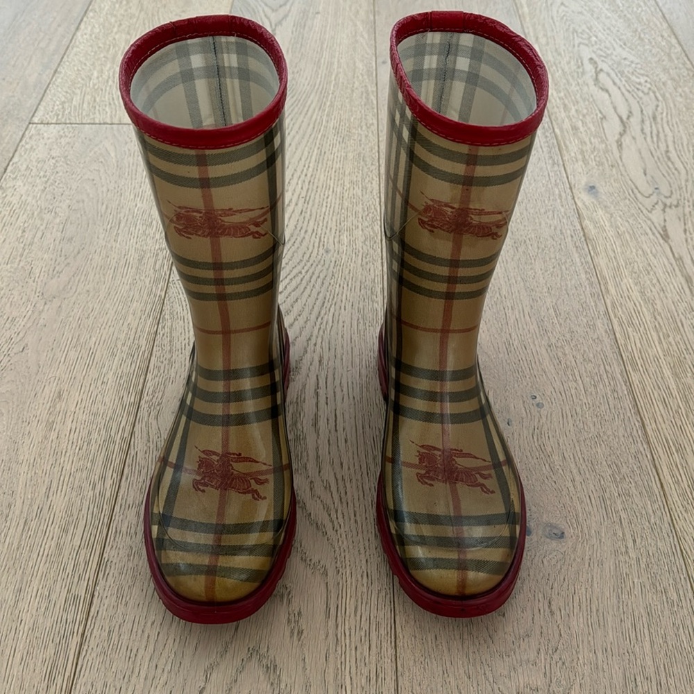 Burberry Rain Boots size 38 / US 8